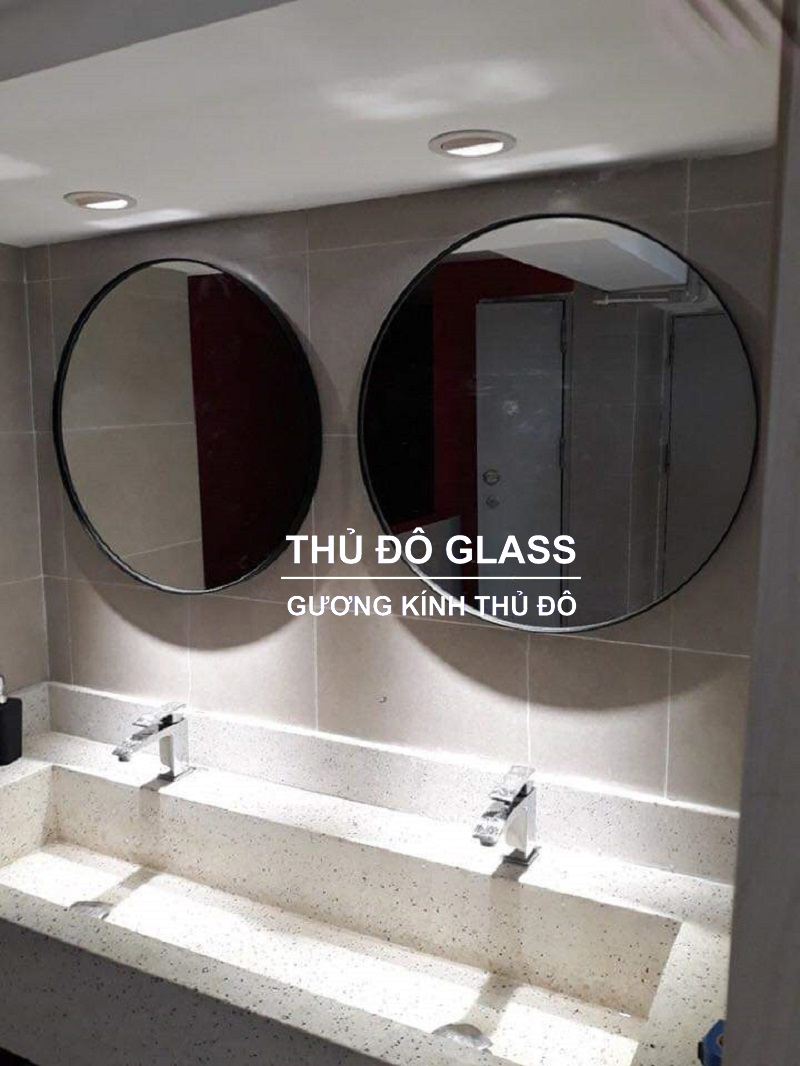 Gương nhà vệ sinh khung viền kim loại