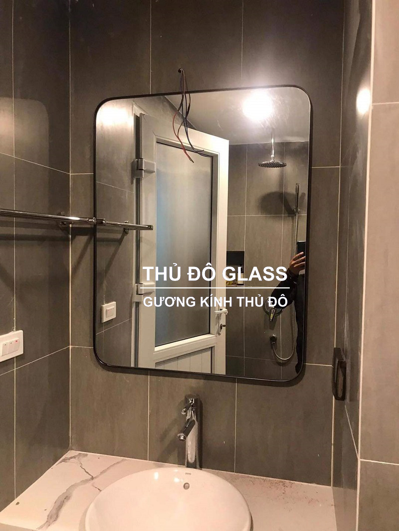 Gương phòng tắm khung viền kim loại